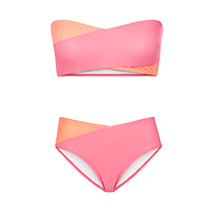 Zweiteiliger Badeanzug mit asymmetrischen Streifen in Rosa und Orange, bestehend aus Bandeau-Oberteil und Bikinihose