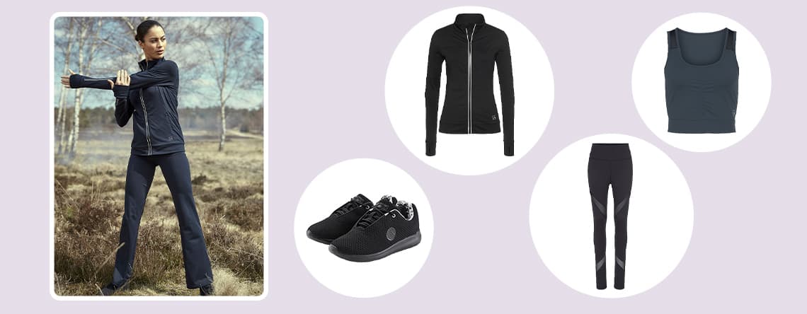 Person in Sportkleidung macht Dehnübungen im Freien, daneben schwarze Sportjacke, Laufschuhe, Top und Leggings.