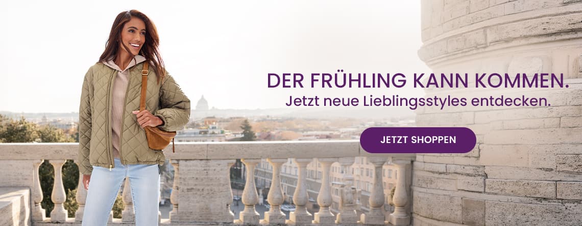 DER FRÜHLING KANN KOMMEN. Jetzt neue Lieblingsstyles entdecken – Frau in grüner Steppjacke steht vor Stadtpanorama